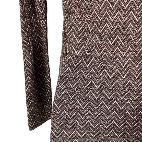 Women's Zigzag Pattern Sweater - Black and White - Picture 12 of 16